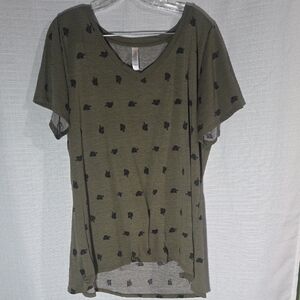 LuLaRoe Olive Green and Black Turtle Print V-Neck Short Sleeve Shirt Size 2XL